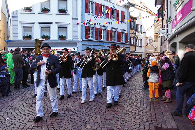 Die Stadtmusik Tiengen beim Umzug durch die Innenstadt.