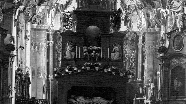 Bis vor dem Zweiten Weltkrieg stand am Karwochenende in der Jakobus-Kirche in Pfullendorf ein Heiliges Grab. Dieses Foto, vermutlich aus ...