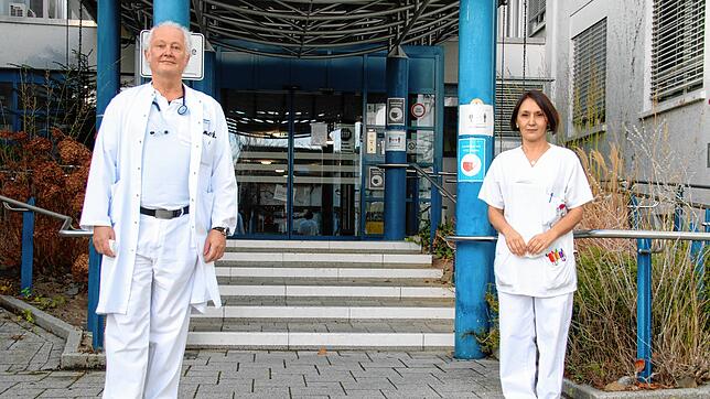 Sie kümmern sich im Krankenhaus Radolfzell um die Corona-Patienten auf den Normalstationen: Chefarzt Sebastian Jung und die ...