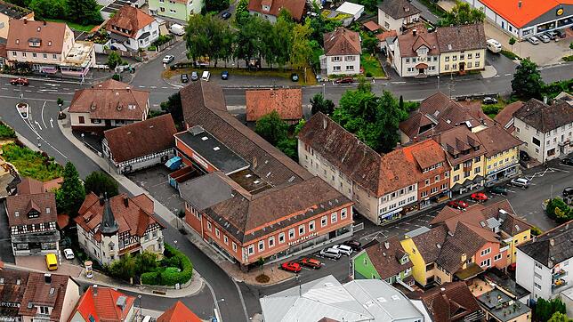 Dieses Luftbild mit dem weitläufigen roten Eisen-Pfeiffer-Gebäude (Mitte) in der Stockacher Unterstadt stammt circa aus dem Jahr 2007. ...