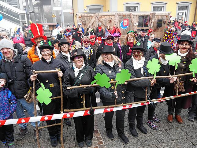 Bild 8: So bunt feiern die Narren in Gottmadingen