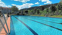 Das Schwimmi ist sanierungsbedürftig – aber kann sich Vöhrenbach die Millionen-Investition leisten? Das ist heute Thema. Bild: Stadt
