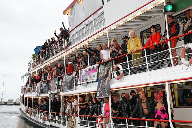Bild 29: Gute Fahrt – und viel Spaß! Das SM-Schiff fährt auf den Bodensee hinaus