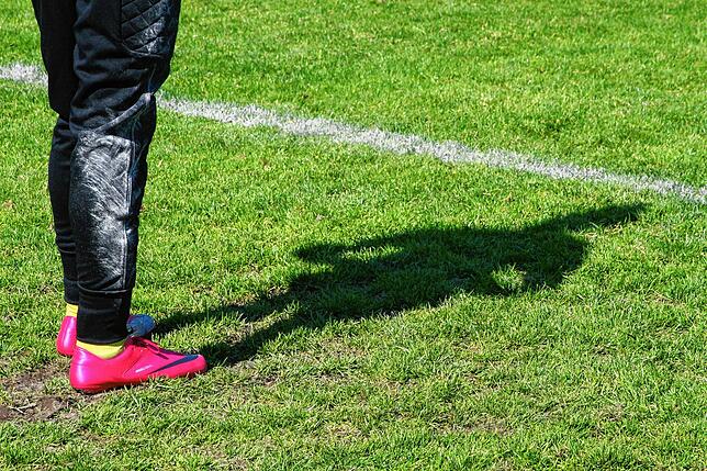 Unvergessen: Mit Kickschuhen in pink sorgte Elvis Gojak in seiner ersten Saison beim SV Blau-Weiß Murg auch für optische Glanzpunkte.