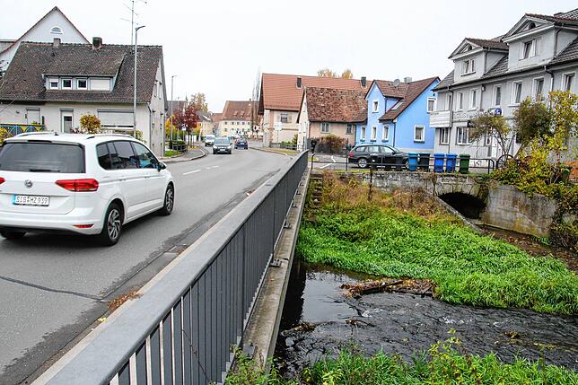 Das Natursteingewölbe, durch das der Grabenbach in die Ablach fließt (der Auslauf ist rechts im Bild zu sehen) ist marode. Es soll bald ...