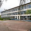 Blick auf die Golden-Bühl-Schule in Villingen &ndash; hier im April 2020. Wegen Personalmangels kann die Ganztagsbetreuung mit ...