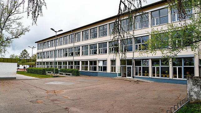 Blick auf die Golden-Bühl-Schule in Villingen &ndash; hier im April 2020. Wegen Personalmangels kann die Ganztagsbetreuung mit ...