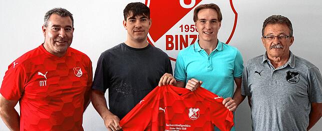 Talente beim TuS Binzen: Sportchef Matthias Tschöp und Trainer Karl-Frieder Sütterlin (rechts) halten große Stücke auf die vom FV ...
