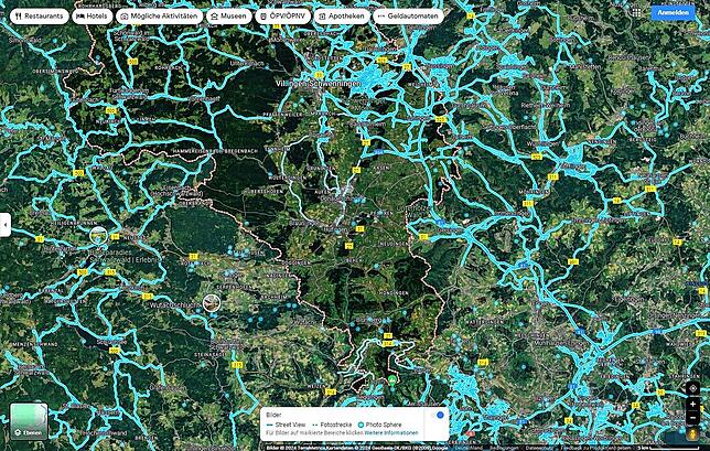 Im Schwarzwald-Baar-Kreis (rote gepunktete Linie) ist vor allem der Süden Streetview-Niemandsland. Die gepunkteten blauen Linien, die ...