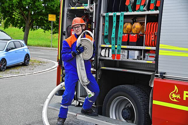 Bild 12: Goßer Andrang beim Feuerwehrfest