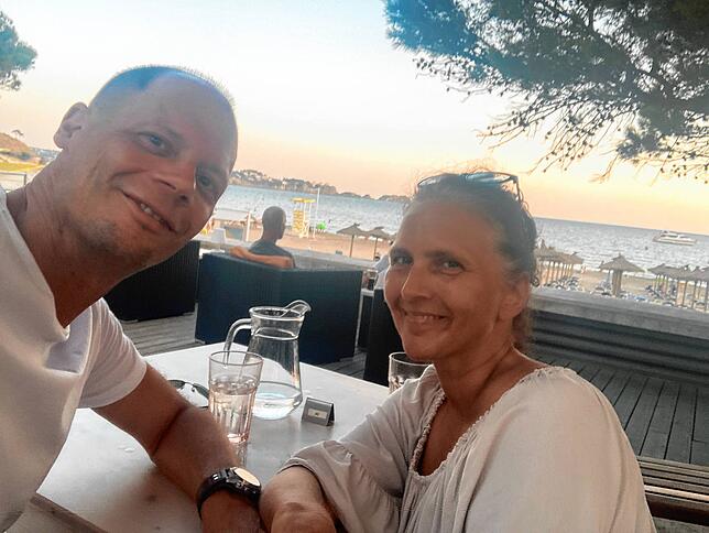 Frank und Eva Burkart am Strand von Mallorca.