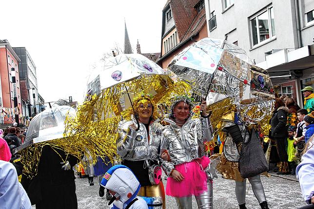 Bild 22: Sonne für die Narren: Großer Fasnet-Umzug begeistert in Singen!