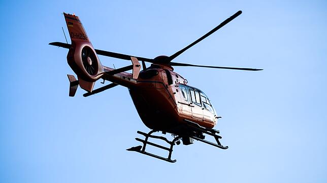 Rettungshubschrauber - Symbolbild Der Rettungshubschrauber landete an der Unfallstelle. (Symbolbild)