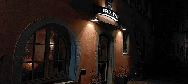 Auch bei Dunkelheit gut zu finden: das Hintertürle in der Konradigasse.