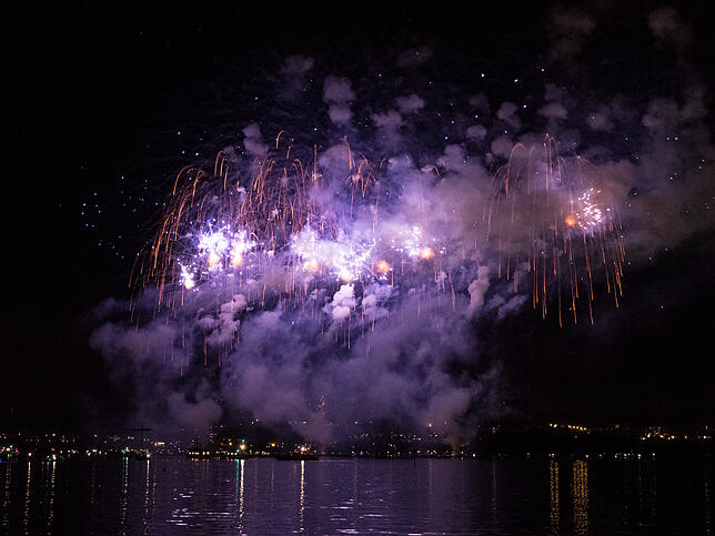Bild 21: Das Seenachtfest-Feuerwerk vom Logenplatz am Yachthafen: Der Kreuzlinger Teil in Bildern