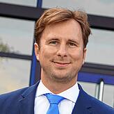 „Schulsportstätten sind eine Pflichtaufgabe. Es ist unser langfristiges Ziel, ansatzweise an jeder Schule eine vorzuhalten“, ...
