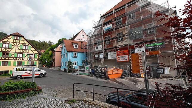 Der Rathausplatz soll inklusive Rathausstraße und Lenzensteig saniert werden. Mit der Fertigstellung wird zu Fronleichnam kommenden ...