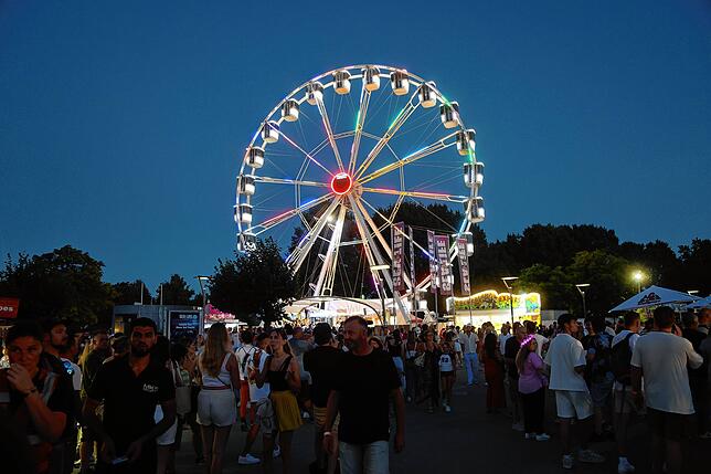 Bild 37: Seenachtfest 2024: Im Stadtgarten spielt nicht nur die Musik, sondern spielen auch die Kinder