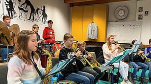 Achtung, bitte leise, es geht los: In den Proben des Jugendorchesters herrscht hohe Konzentration bei den Nachwuchsmusikern. Sie sitzen ...