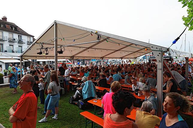 Bild 28: Party direkt am Bodensee: Beim Staader Hafenfest 2025 treffen sich die Konstanzer