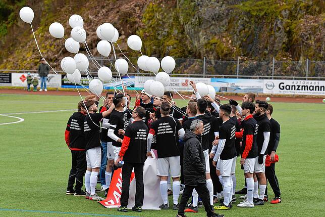 Bild 3: VfB Waldshut gewinnt emotional geprägtes Spiel mit 4:0 beim FC Schönau &ndash; und wir haben Bilder!