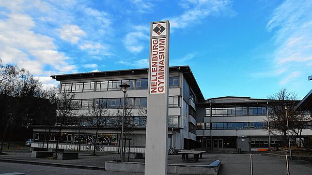 Der Schulhof des Nellenburg Gymnasiums wird wohl weiterhin leer bleiben.