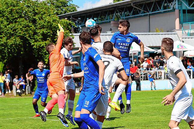 Bild 13: Enttäuschte Radolfzeller, jubelnde Villinger: Die besten Bilder vom Showdown in der Verbandsliga