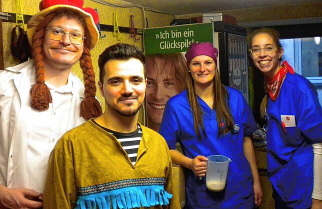 Gute Stimmung herrscht 2024 im Stüble Schwarzwaldklinik: Das Bild zeigt von links Julian Singler, Giuliano Rufolo, Mareike Müller und ...