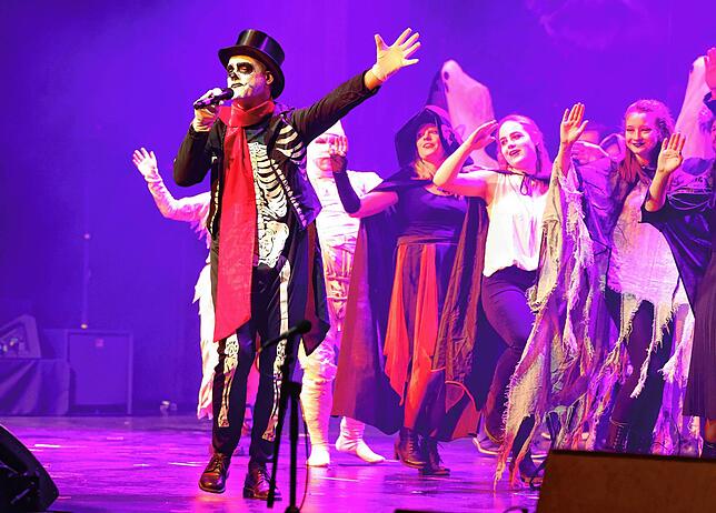Bild 19: Zunftball 2025: Gruseln, Tanzen und Feiern im komplett ausverkauften Mozartsaal