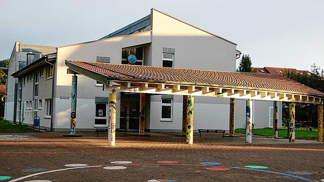 Unzufrieden sind die Eltern und Schulleitung mit der Aufteilung Nollinger Hebelschule in zwei Standorte.