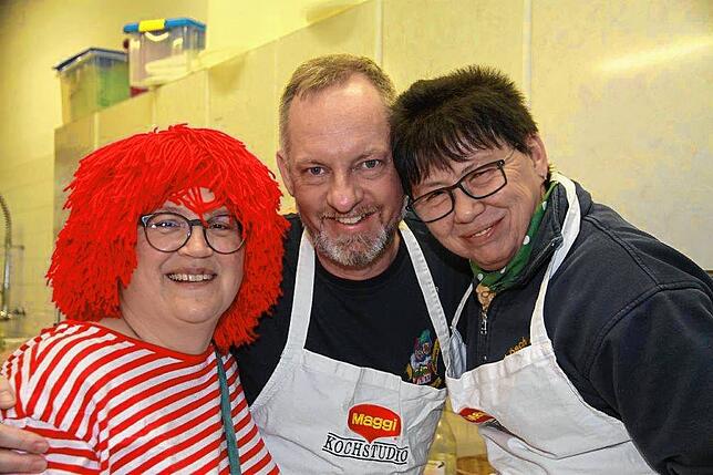 Bild 21: Fasnacht in Mühlingen: Umzug, Narrenkutsche und Spaß für Kinder bei der Sunnelöscherzunft!