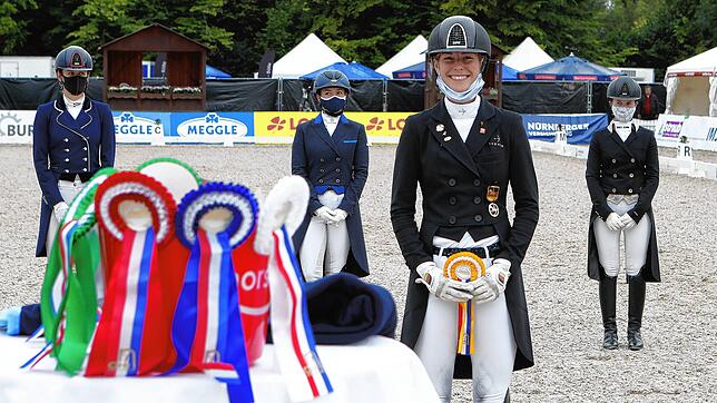 War beim CHI Spezial in Donaueschingen im August nicht zu schlagen: U25-Reiterin Ann-Kathrin Lindner aus Heilbronn freute sich auf ihr ...
