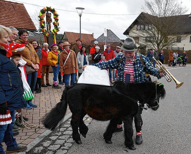 Original Theo Neininger begeistert mit Pony Whiskey und der Trompete. Bild: Klatt