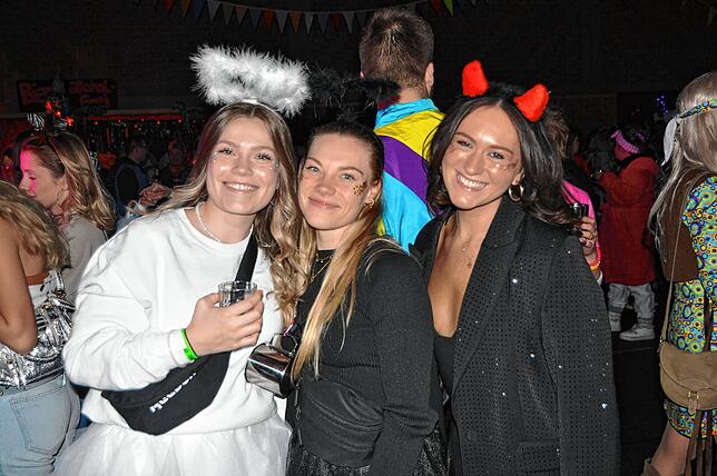Bild 14: Beste Stimmung auf dem DLRG Ball in Wittenhofen