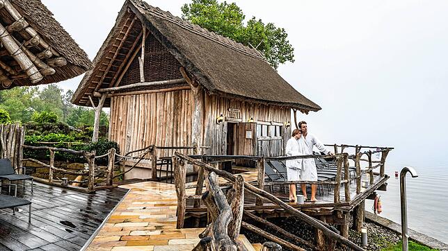 Die Pfahlbausauna im Außenbereich.