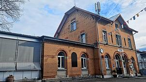 In Lokal und Biergarten des historischen Bahnhofsgebäudes soll wieder Leben einkehren. Ein neuer Pächter wurde wohl gefunden.