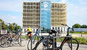 Radfahrer müssen ihren Weg erst noch finden: Unter der Europabrücke stehen kurz vor Mittag an einem Werktag deutlich mehr Fahrräder als ...