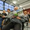 Interessiert verfolgten die Besucher die Informationsveranstaltung des Kieswerks Birkenbühl in der Hilzinger Hegauhalle. Sie ...