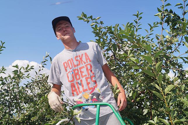 Der 19-jährige Grzegorz würde gerne ganz nach Deutschland ziehen und hier arbeiten. Englisch spricht er bereits, als nächstes möchte er ...