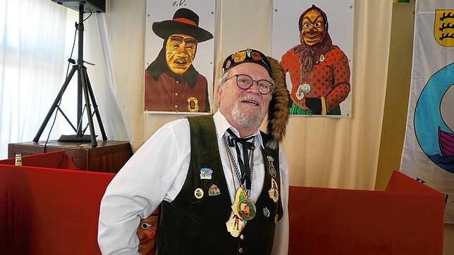 Werner Waimer, langjähriger Zunftmeister der Pfetzerzunft Zollhaus-Randen, erhält den Narren-Obristen, die höchste Auszeichnung der ...