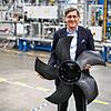 Klaus Geißdörfer, Vorsitzender der Gruppengeschäftsführung der ebm-papst-Gruppe, steht in einer Produktionshalle am Firmensitz in ...