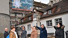 Gemeinsam in Meersburg: Die Hintergründe der Banner-Aktion erläutern (von links) Tobias Stoiber, künftiger Leiter von Meersburg ...
