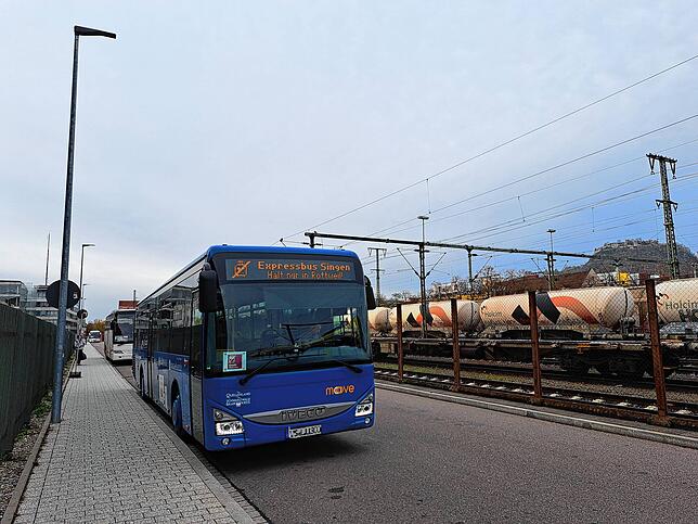 Der Bus des Schienenersatzverkehrs von Singen nach Rottweil. Da die Busfahrer nicht in der GDL sind, ist er nicht vom Streik betroffen.
