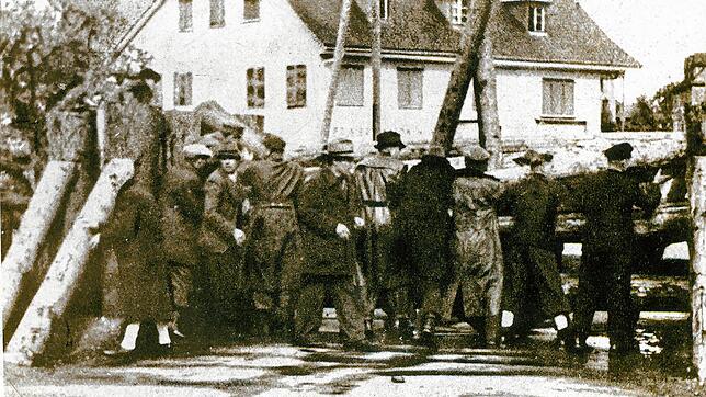 Mehrfach wurden die Panzersperren rund um Singen auf- und wieder abgebaut. Als die französischen Truppen anrückten, waren die Wege ...