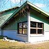 Wunsch in Liggeringen: Die als Abstellkammer genutzte frühere Kraftsporthalle soll für einen Bühnenanbau weichen.