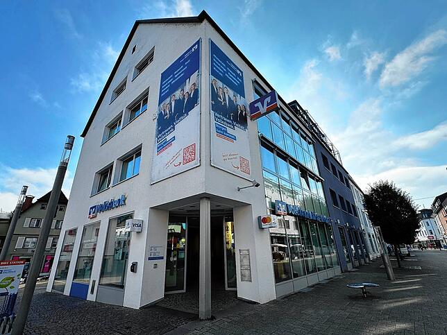 Bislang Hauptgeschäftsstelle, künftig nur noch Zweigniederlassung: das Volksbank-Gebäude an der Schützenstraße.