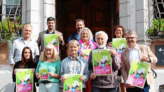 Die Organisatoren des Clean-Up (vorne von links): Ayse Christ (Sachbearbeiterin Kinder- und Jugendreferat), Erika Thinnes ...