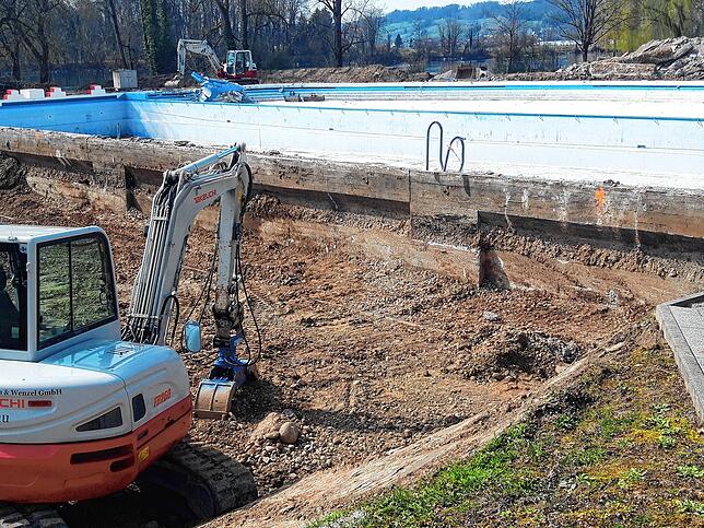 Bild 7: Baggern statt Planschen: Ein Besuch auf der Baustelle im Waldshuter Freibad