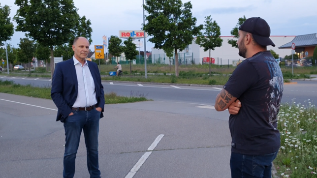 Singens Oberbürgermeister Bernd Häusler und das Überlinger Szenemitglied Mateusz Ostrozny trafen bereits bei einem Tuningtreffen am 26. ...