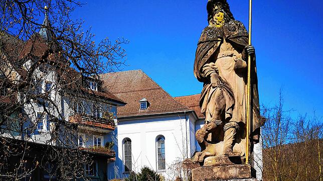 Die Figur des Pest-Heiligen Rochus auf der Waldshuter Seltenbach-Brücke sollte vor der Pest schützen.